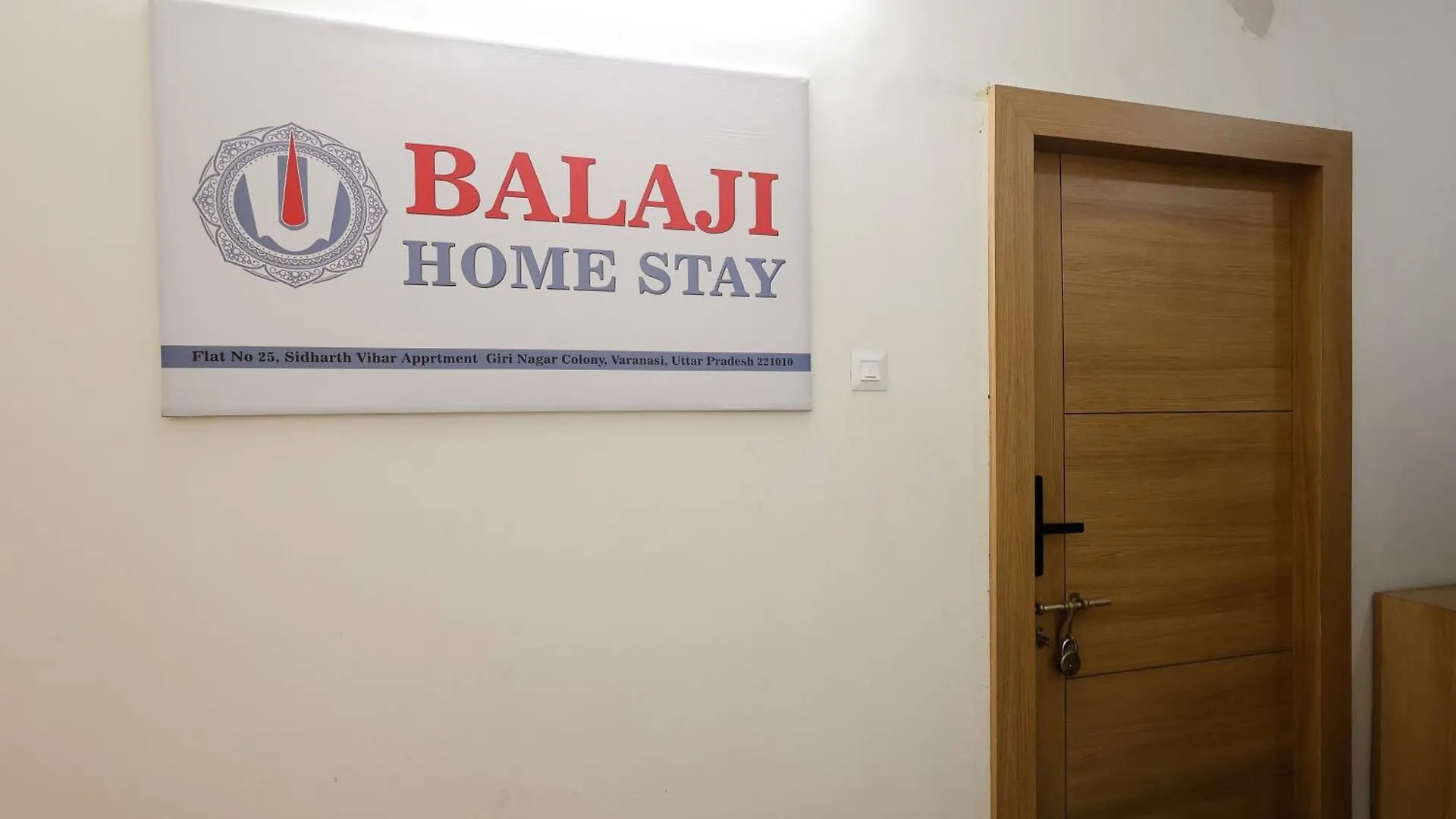 Balaji Homestay - Home With Free Wi-Fi And Parking Βαρανάσι