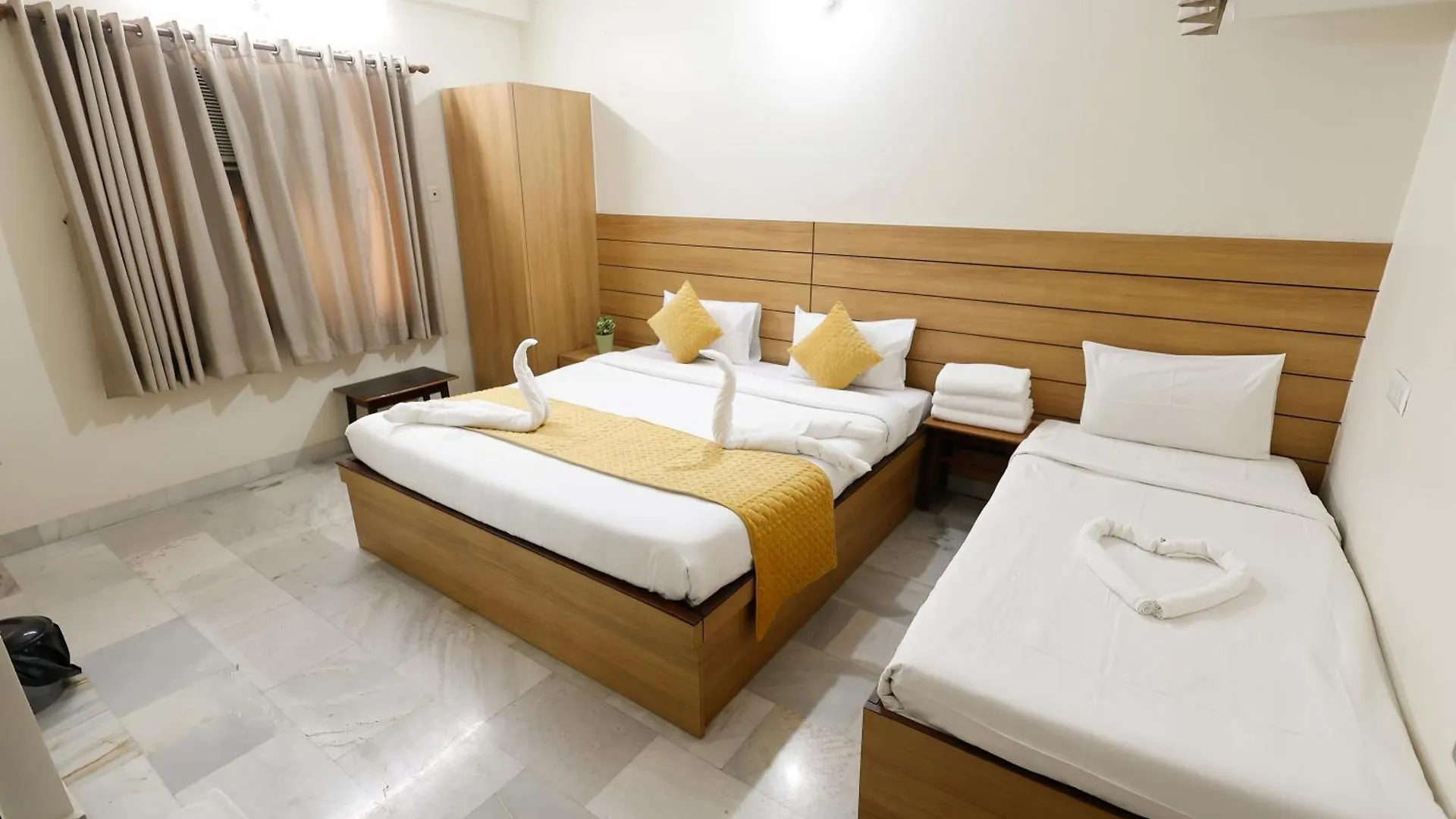Balaji Homestay - Home With Free Wi-Fi And Parking Βαρανάσι