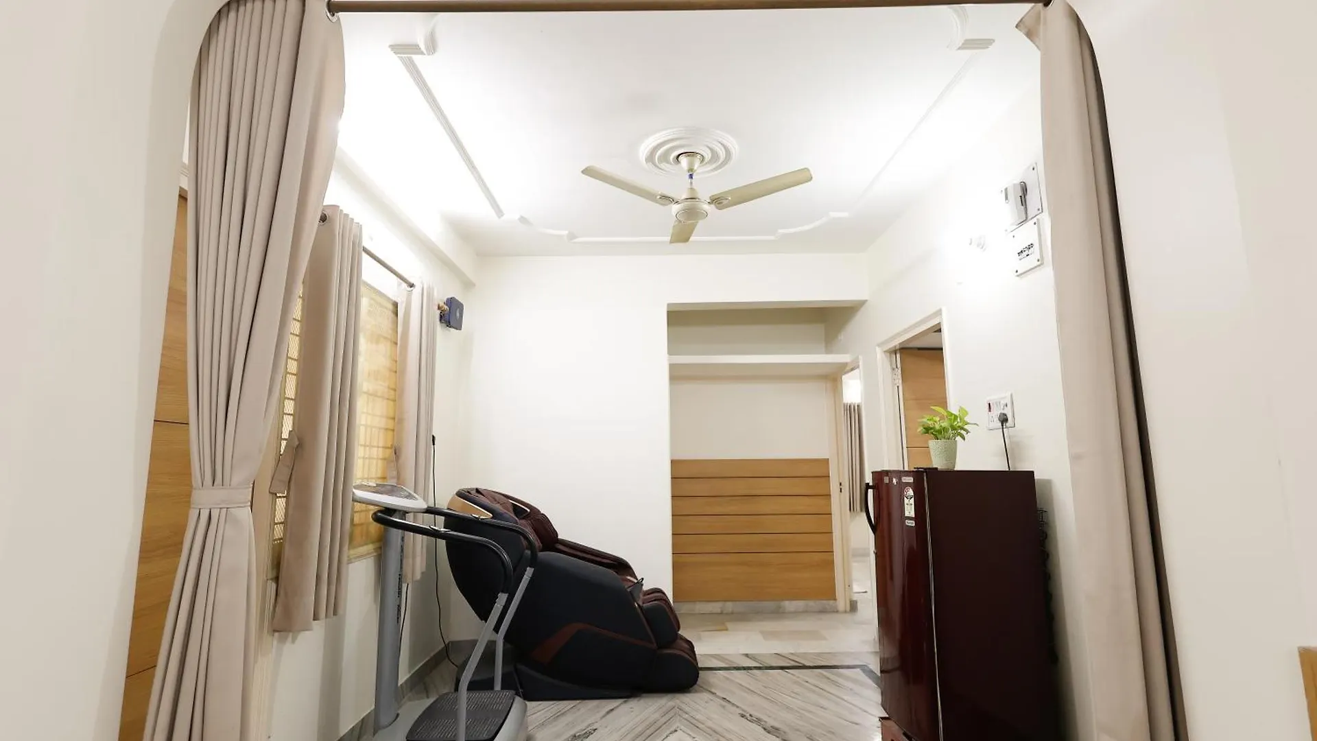 Balaji Homestay - Home With Free Wi-Fi And Parking Βαρανάσι