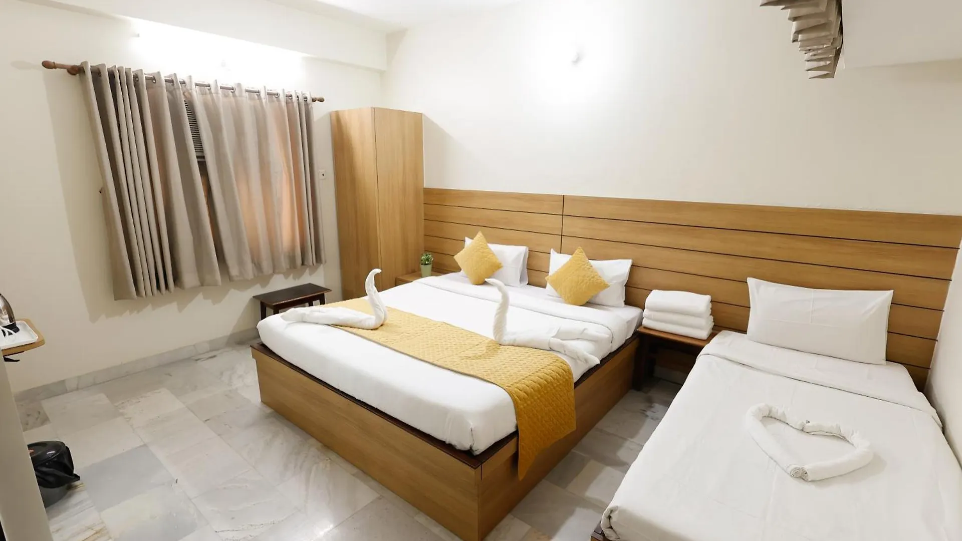 Balaji Homestay - Home With Free Wi-Fi And Parking Βαρανάσι